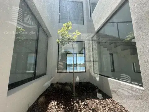 Casa 6 ambientes con 3 baños