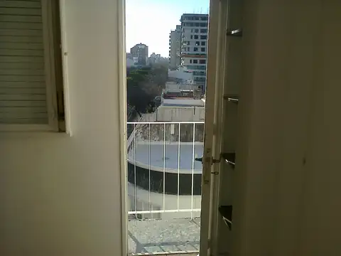 Departamento de 2 ambientes con balcón a metros de Av Maipu