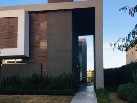 Casa en Venta en Nordelta Country Los Lagos, USD 1.550.000