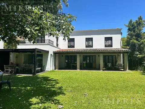 Muy linda casa en alquiler temporario en el barrio Santa María de Tigre