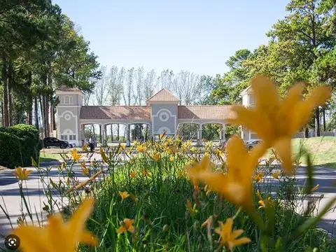 Terreno en venta - 1.878mts2 - Los Pinares Country Club, Exaltación de la Cruz