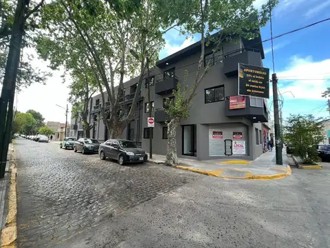 Dpto dos amb c balcon y cochera, 1er piso, poca antigüedad. Apto credito.Ubicado 25 de Mayo 191,Temp