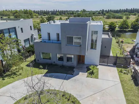 CASA | 4 AMBIENTES | PILETA | VISTA AL LAGO | GALERÍA CON PARRILLA | EL CANTÓN ISLAS