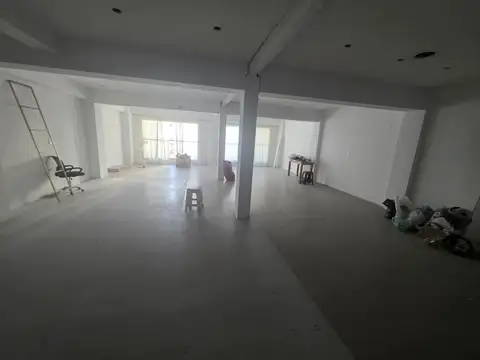 Oficina profesional / showroom / deposito/ fabrica alquiler en el barrio de flores