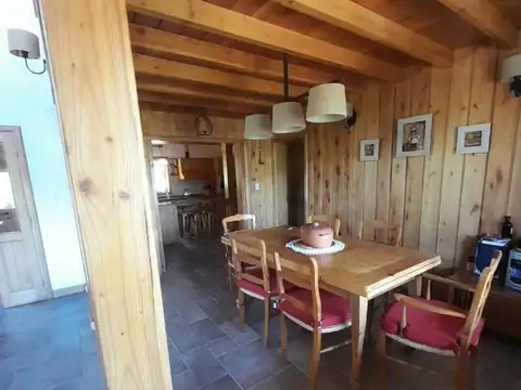 Casa 5 ambientes con 4 baños