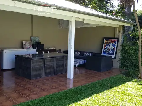 Casa en Venta con 2 cocheras