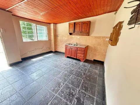 Casa 3 ambientes con 1 baño