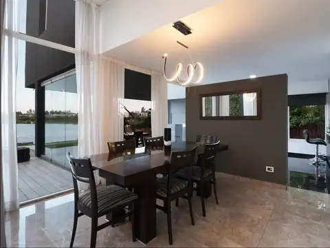 Casa 4 ambientes en venta a la laguna Villanueva
