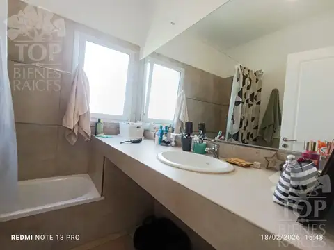 Casa 4 ambientes con 2 baños