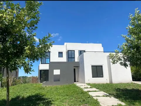 Venta Casa - El Canton  - Barrio Golf - 6 ambientes