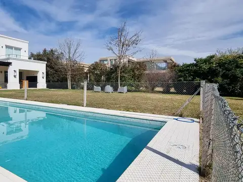 Casa en alquiler temporario en Las Liebres, 3 dormitorios, parrilla y pileta