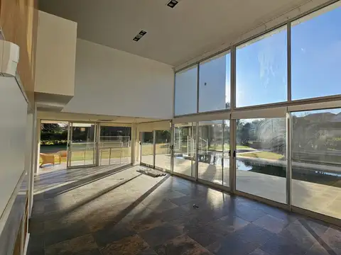 Casa 6 ambientes con 4 baños