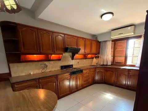 Casa en Alquiler con 1 cochera