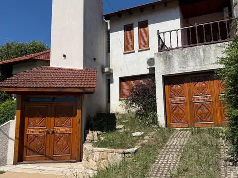 Casa Schmidt e/ Argentino Valle e Independencia