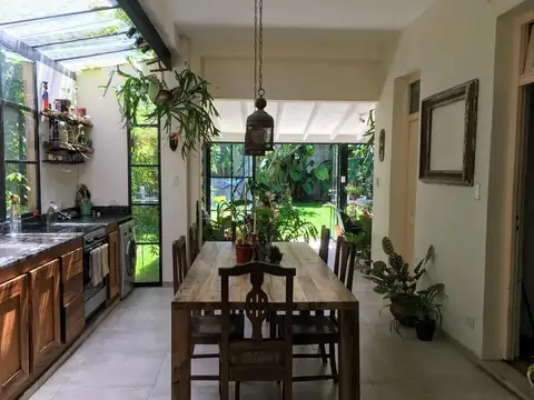 Bellísima casa con jardín de ensueño