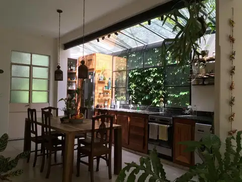 Bellísima casa con jardín de ensueño