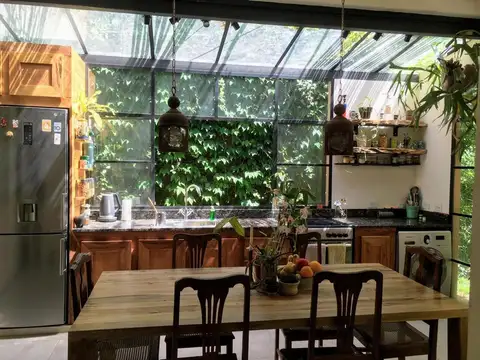 Casa en Alquiler con 1 cochera