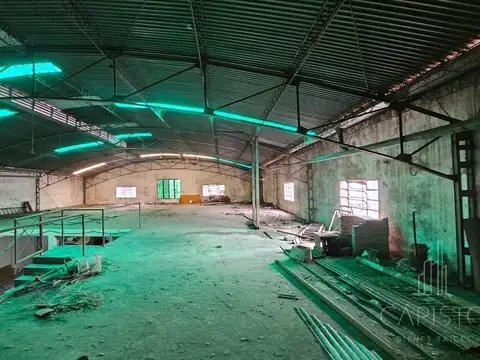 Depósito techo parabolico 8 metros entrepiso, oficinas, baños más local a la calle en San Andrés