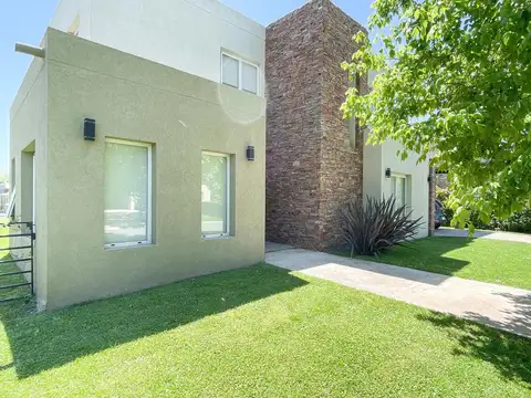 Casa en Venta en Haras Santa Maria - Los Eucaliptus, USD 278.000