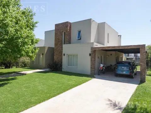 Casa en venta sobre lote interno en Haras Santa María Barrio Eucaliptos