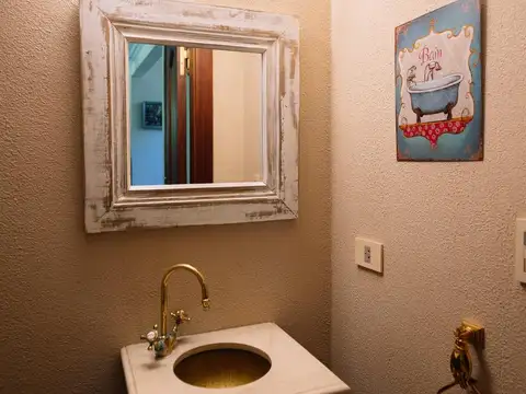 Casa en  venta en San Jorge Village - 5 Dormitorios - Jardin parquizado y Quincho