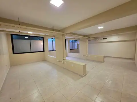 Oficina 5 ambientes con 3 baños