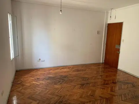 2 Ambientes - Contrafrente - Balcon Frances - Luminoso