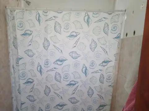 Casa 2 ambientes con 1 baño