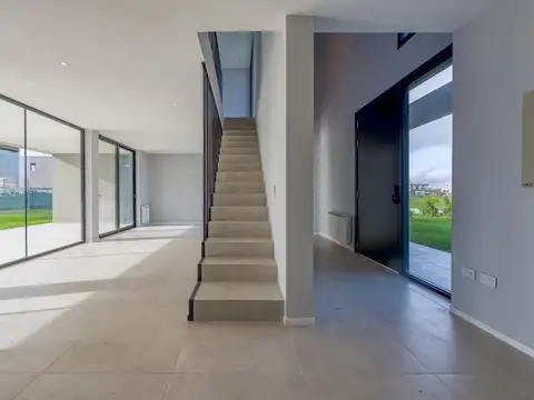 HERMOSA CASA A ESTRENAR EN CANNING CHICO