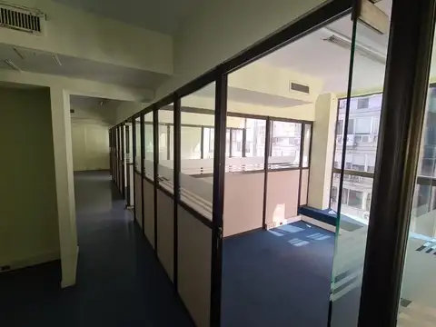 Oficina en Alquiler con 1 cochera