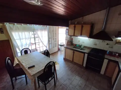 Casa Chalet 3 Ambientes con Pileta en Venta - Castelar Sur