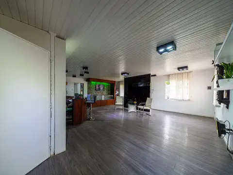 Local en Alquiler en Funes, USD 4.800