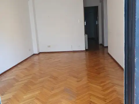 Rep De Eslovenia 1900, Piso 6