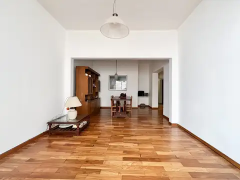 CASA DE 3 DORMITORIOS CON COCHERA EN VENTA