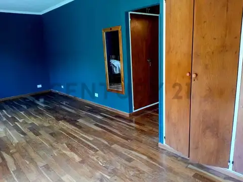 Casa 4 Ambientes en Esquina – Reciclada a Nuevo – Jardín, Pileta y Cochera – San Isidro