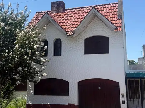 Venta Casa - 5 dormis, patio, pileta, terraza y cochera - Zona Norte