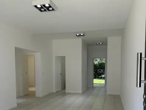 Departamento en planta baja con jardín en venta en El Palmar, Nordelta