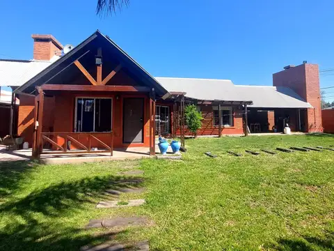 Casa en Funes - Pileta - 2 dormitorios - Planta baja