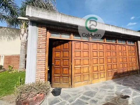 Casa en Venta con 4 cocheras