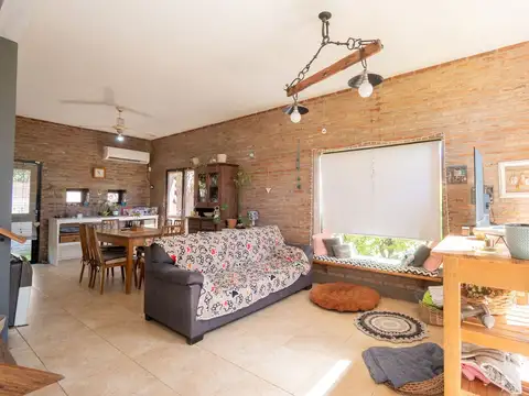 Casa en Venta con 2 cocheras