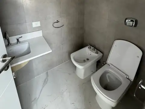 Departamento 4 ambientes con 3 baños