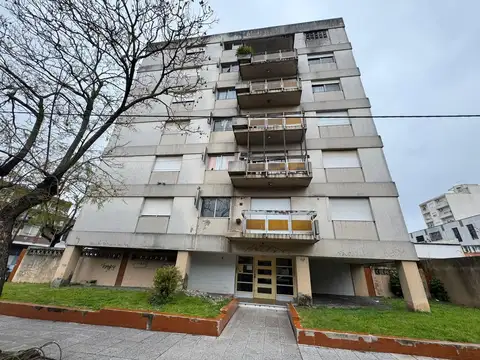 Departamento tres ambientes con balcón