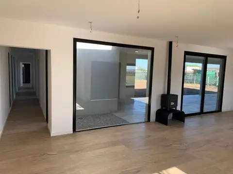 Casa en Venta con 3 cocheras