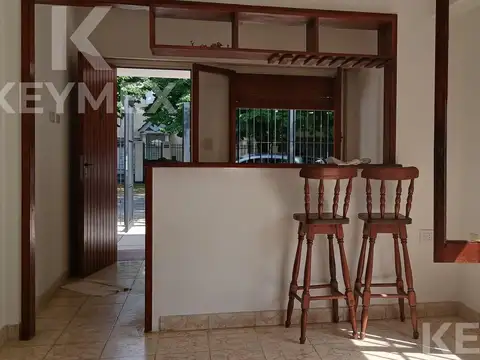 Casa en Alquiler con 1 cochera