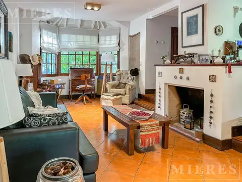 Casa en Venta con 2 cocheras