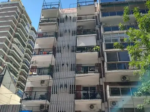 MONOAMBIENTE MUY AMPLIO TODO LUZ  BALCÓN - con renta