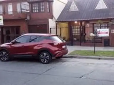 CASA 5 AMBIENTES EN 2 PLANTAS CON ENTRADA PARA 2 AUTOS