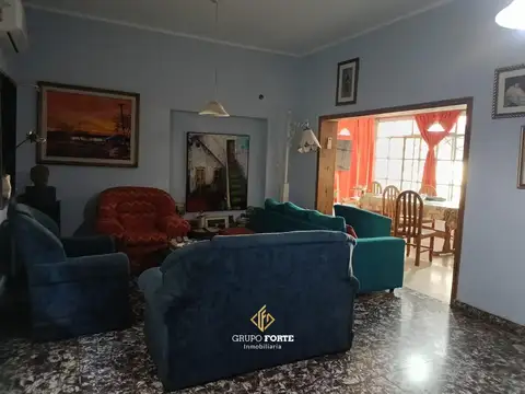 Casa 5 ambientes con 2 baños