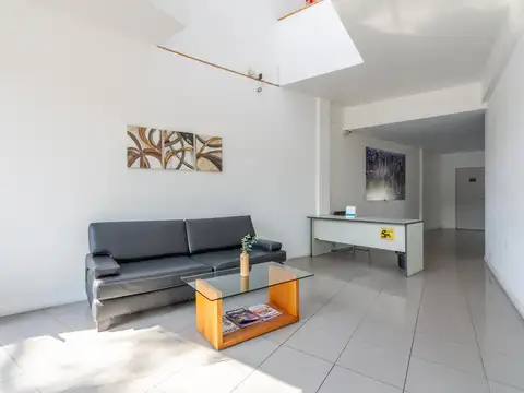 Oficina 2 ambientes con 2 baños