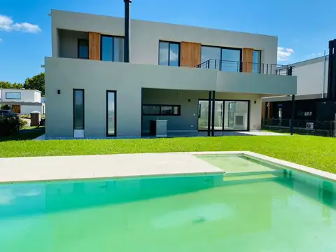 Casa 5 ambientes con 3 baños